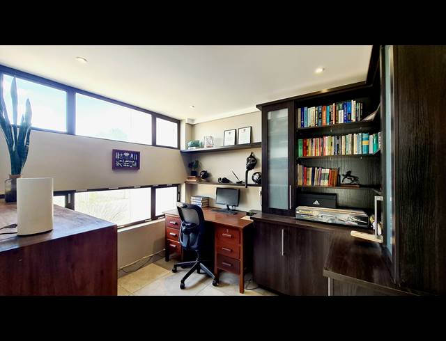 4 BEDROOM FREEHOLD FOR SALE IN SABLE HILLS